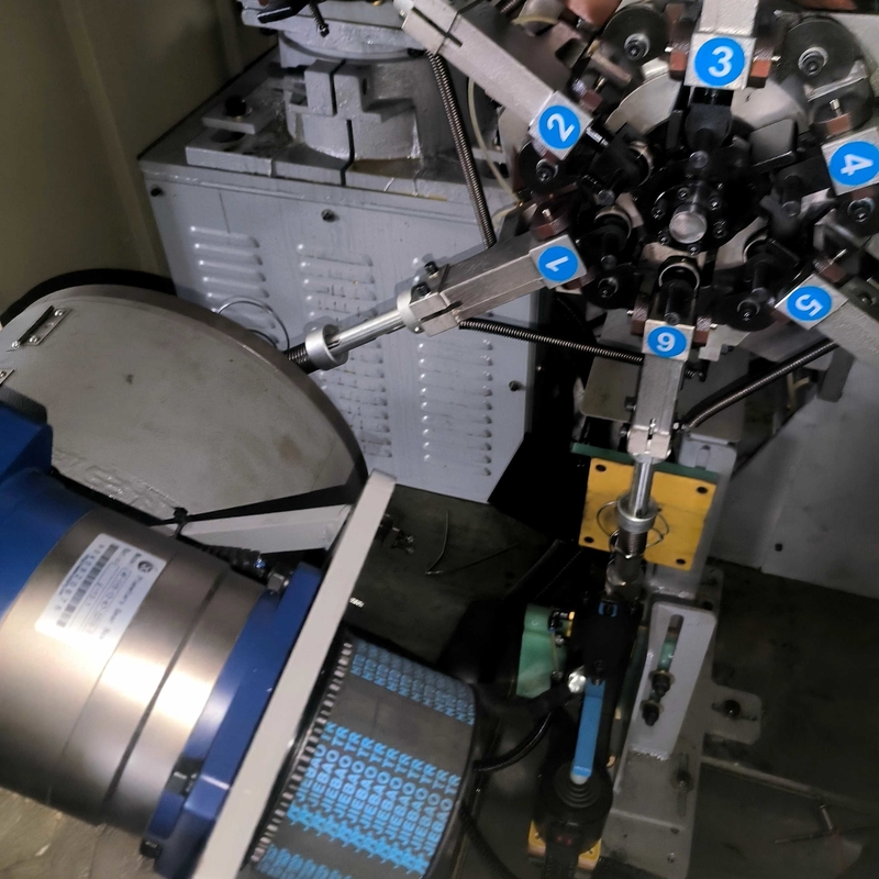 Maschine zur Herstellung von Matratzen mit Bonnell Coil-Spring-Bettkern mit programmierbaren Bettfedern 4-7 Drehungen